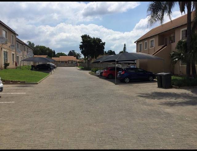 2 BEDROOM TOWNHOUSE FOR SALE IN KEW
